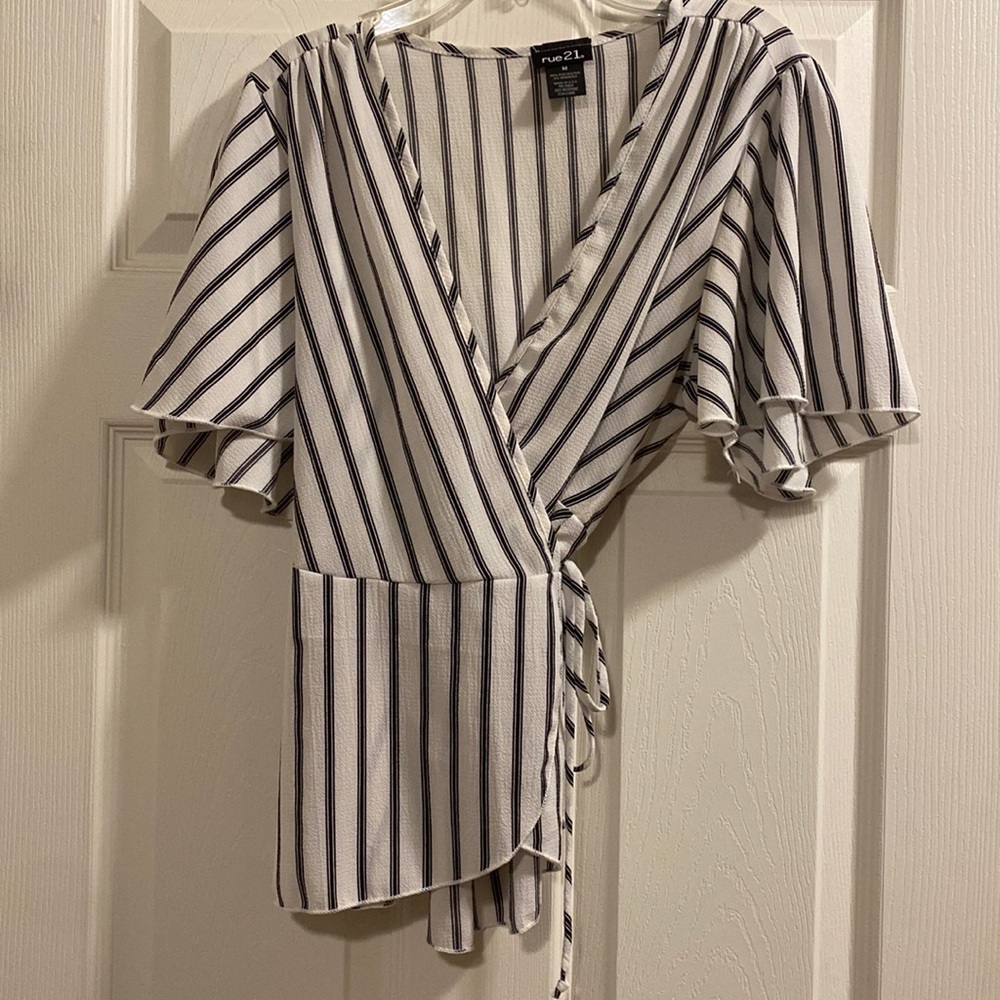 Rue 21 woman’s wrap top